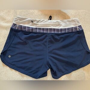 Lululemon vintage navy groovy run shorts. Rare. Excellent condition sz 8.